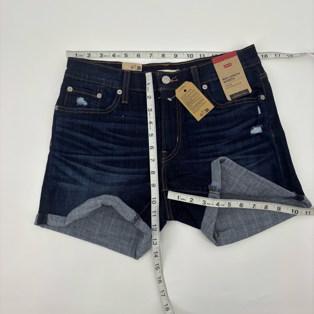 Levi’s Mid Length Shorts - Picture 11 of 12